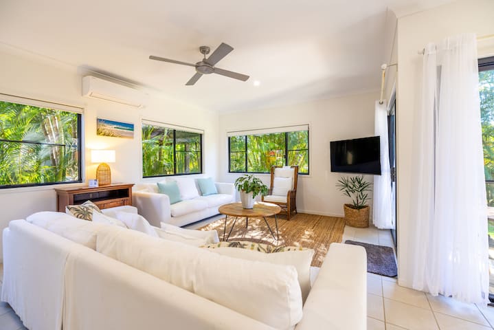 Monterey -the closest beach house to town + pool