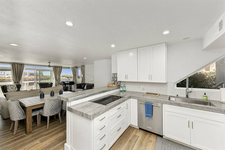 Mission Beach Ocean Views gallery image 2