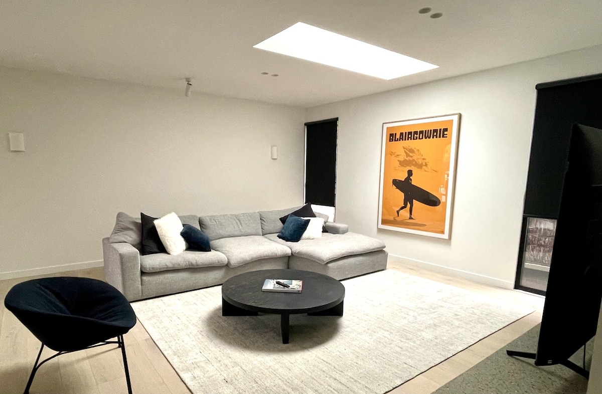 Top Airbnb: St Johns Wood village luxury in Blairgowrie