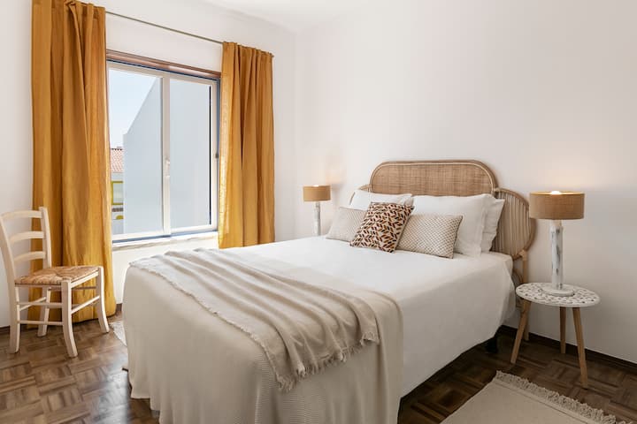 Quarto de casal com roupeiro