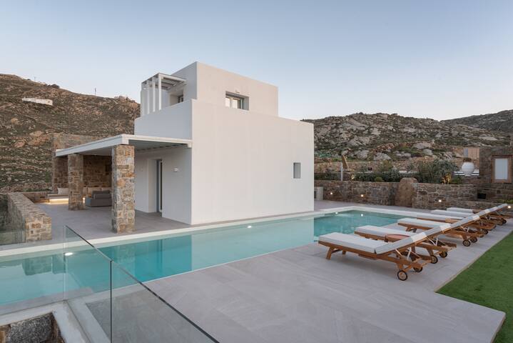 Retreat Hill Luxury Villa One Mykonos gallery image 4