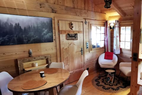 Annonce Airbnb populaire: Cozy Chalet Mazot a stone's throw from the slopes. à Saint Gervais Les Bains