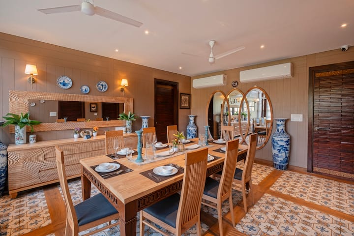 Dining area image 1