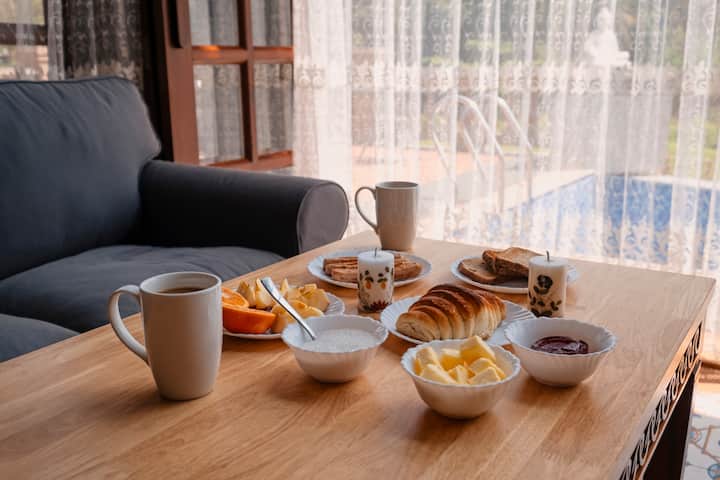 Dining area image 3