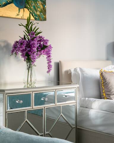 Stylish two bedroom apartment on Cromwell gallery image 5