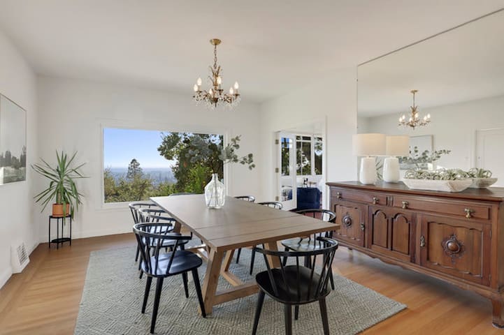 Spacious Family House w/ VIEWS, Foosball, Balcony