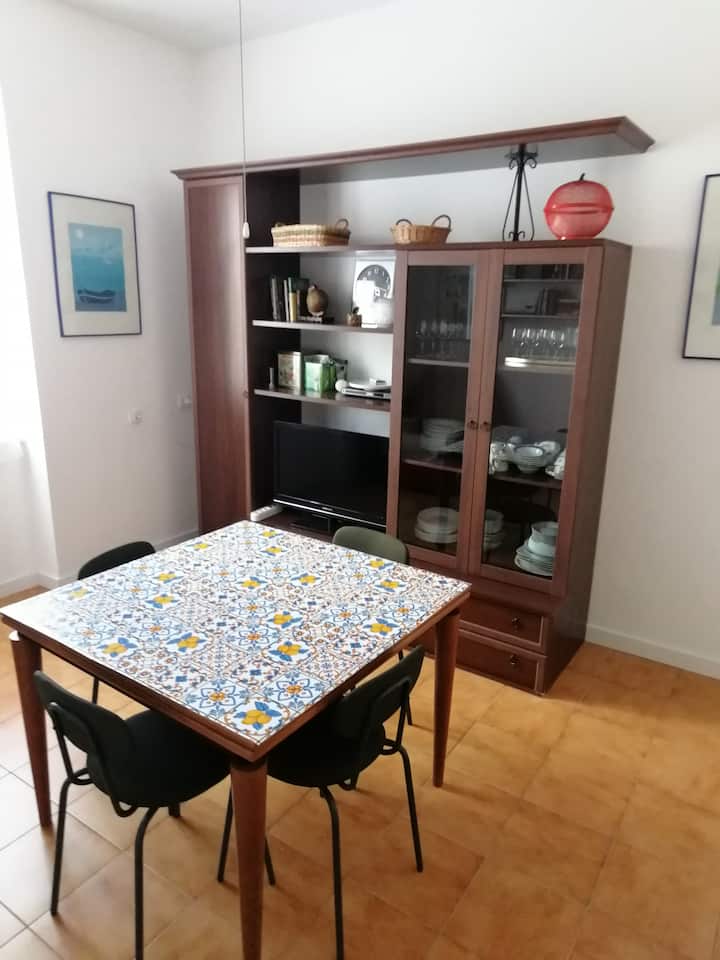La Casina Dalla Finestra Tonda - Follonica