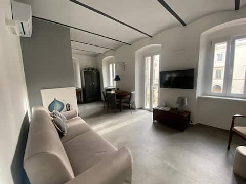 Annuncio Airbnb popolare: Apartment with Square View a Castiglione Del Lago