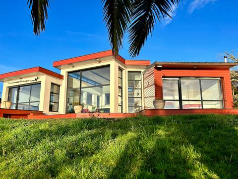 Spacious house with stunning sea views