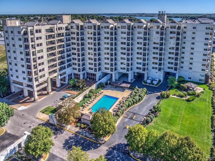 Lux Riverfront Condo in Louisville/Jeffersonville - Apartments for Rent ...