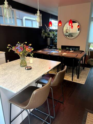 Contemporary, Spacious Home with Garage gallery image 4