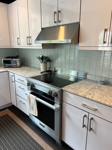 Contemporary, Spacious Home with Garage gallery image 5