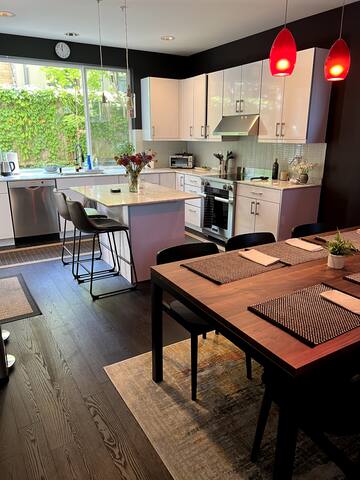 Contemporary, Spacious Home with Garage gallery image 3