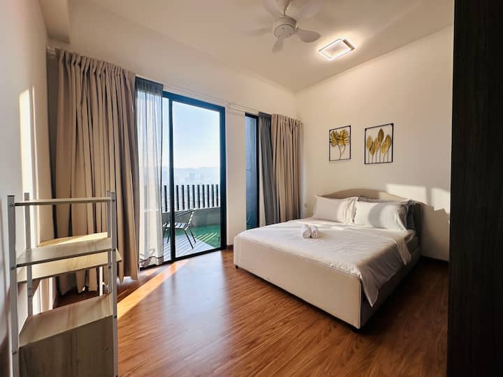 חדר שינה ראשי - מיטת
קווין סייז אחת + מזרן עם רצפה אחת 
- עם מרפסת 
- מזגן ומאוורר תקרה
- חדר רחצה צמוד