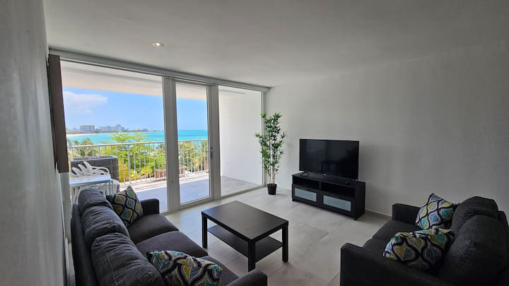 Beautiful Isla Verde Beachfront Apartment - San Juan