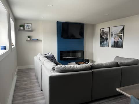 Top performing Airbnb: Private City-View Suite, Parking, Fireplace & Deck in O'leary's