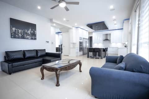 Luxury Delta-Surrey Getaway | 5BR, Sleeps 14