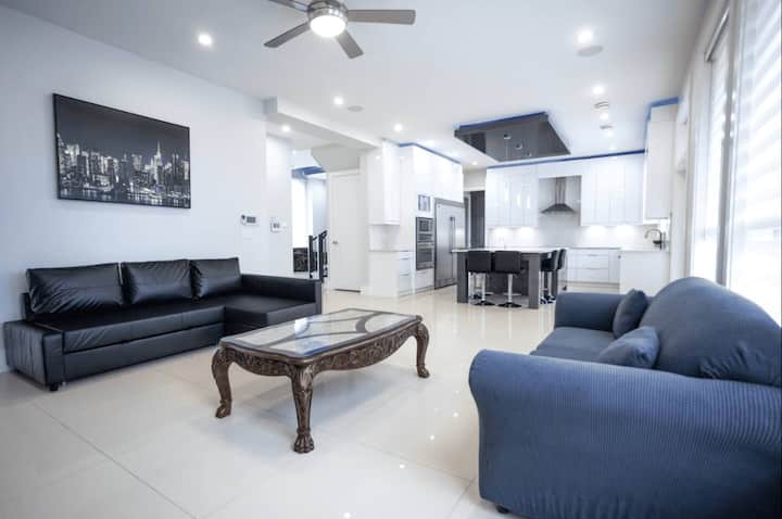 Luxury Delta-Surrey Getaway | 5BR, Sleeps 14