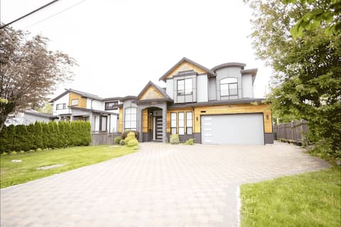 Luxury Delta-Surrey Getaway | 5BR, Sleeps 14