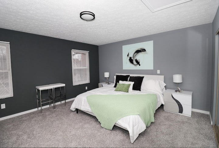 Bedroom 1 - King Bed