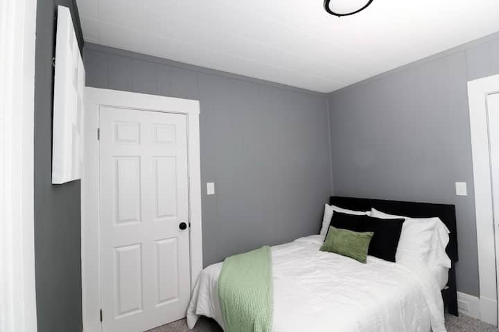 Bedroom 4 - Full Bed