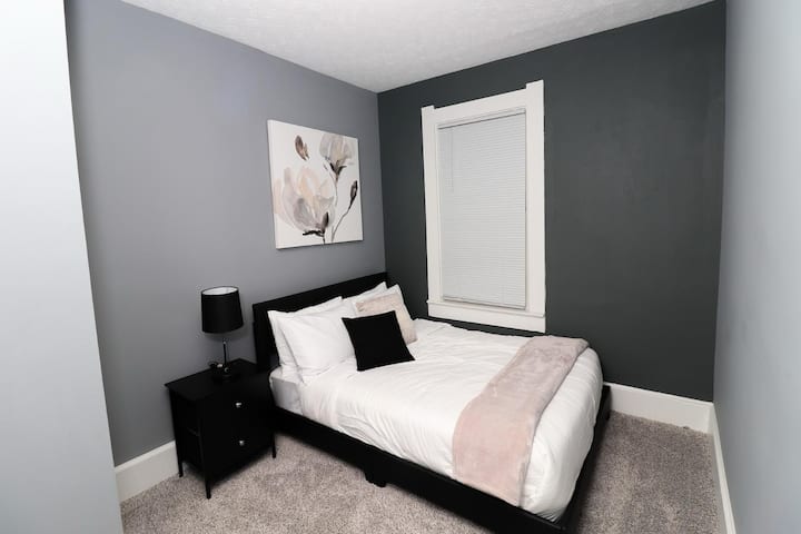 Bedroom 6 - Full Bed