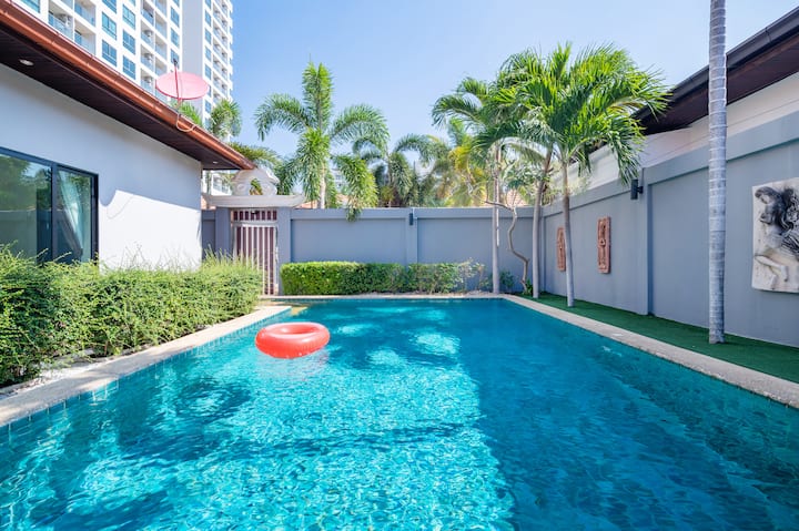 Coastal 3 Bdr Private Pool Villa - Pattaya