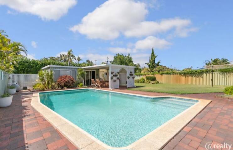 Warm home near airport & city 2