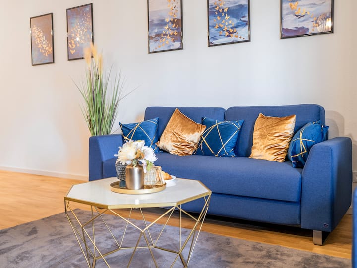 يقنع سرير الأريكة الأنيق (160*200 سم مطوي) بالجودة من العمل اليدوي. تضمن ينابيع الجيب الزنبركية المدمجة واستخدام الخشب الصلب أفضل نوم.