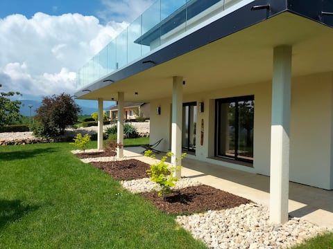 Bischou, make yourself at home!