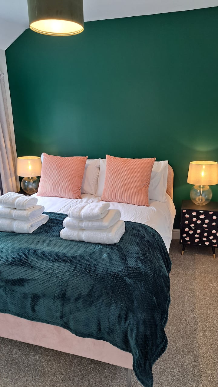 Kitanda maradufu katika chumba cha pili cha kulala