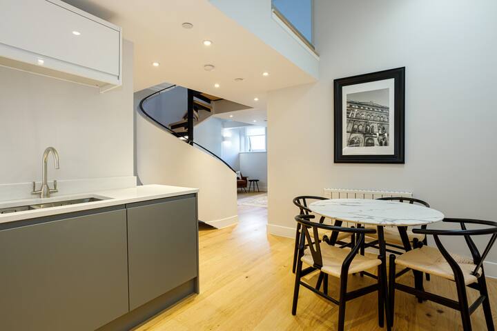 City Centre Duplex Apartment gallery image 5