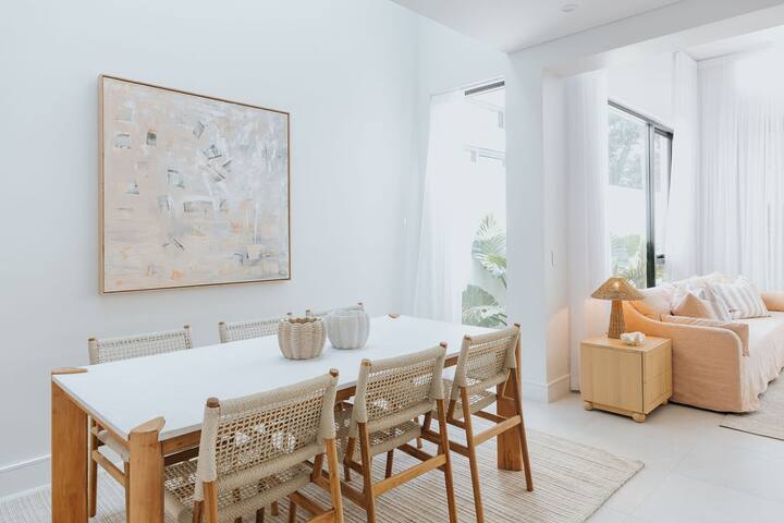 The Light House – luxe home with pool gallery image 5