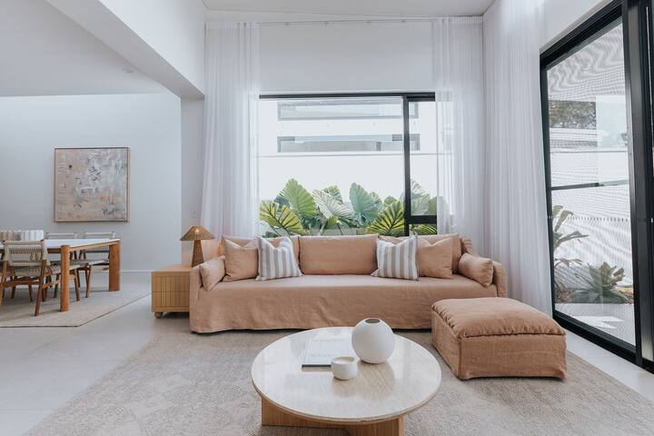 The Light House – luxe home with pool gallery image 2