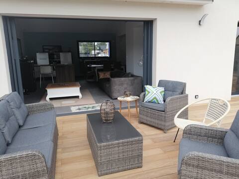 Seaside villa 400 meters from the beach