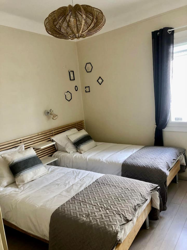 Bedroom equipped with a toilet. Sea view