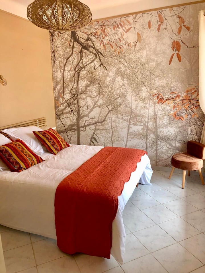 Bedroom equipped with a toilet. Direct access to terrace