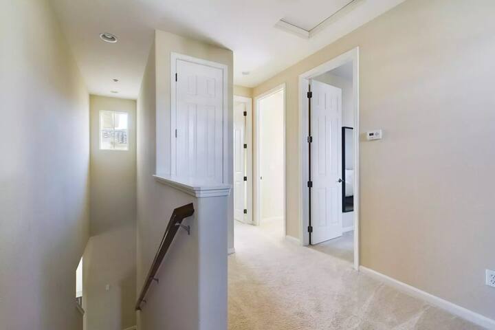 NEW! Bright 3b/2.5ba Silicon Valley home w/garage gallery image 5