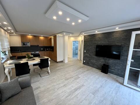 HomesNRW - Cozy Modern and Central