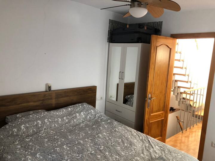 Dormitorio principal con nueva cama de matrimonio 160x200cm