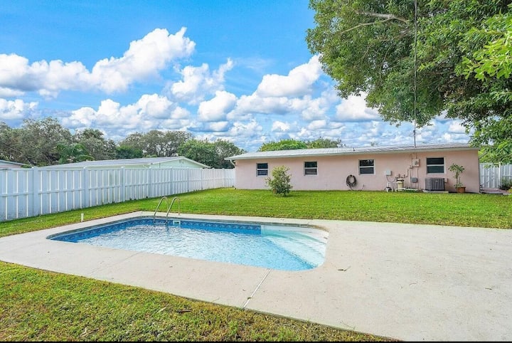 Entire 3 Bdrm Home, Private Pool - Jensen Beach, FL