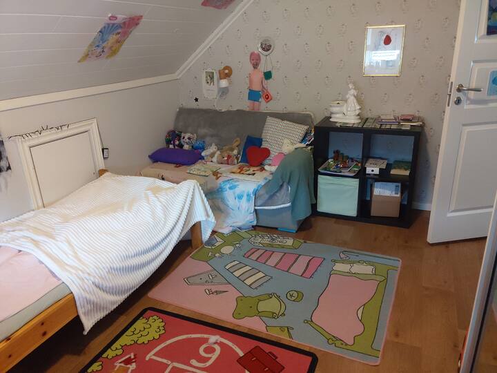 Children's room with 1 bed