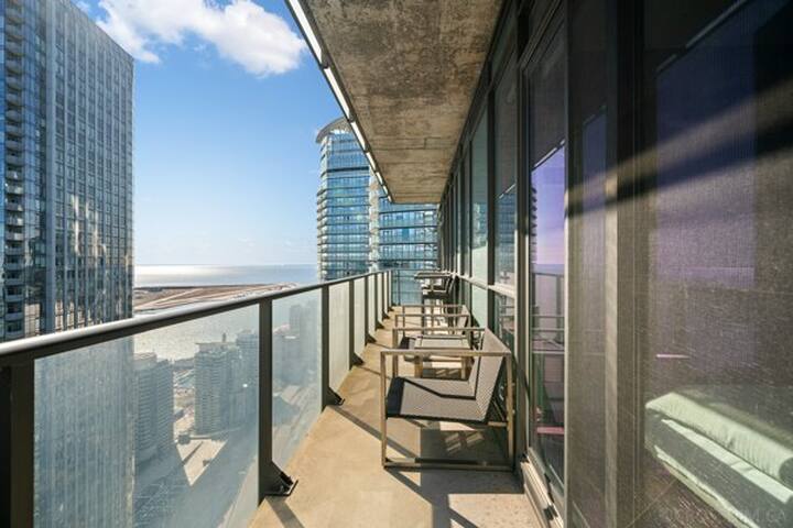 Stunning 2BR Penthouse • Awe-Inspiring Views gallery image 4