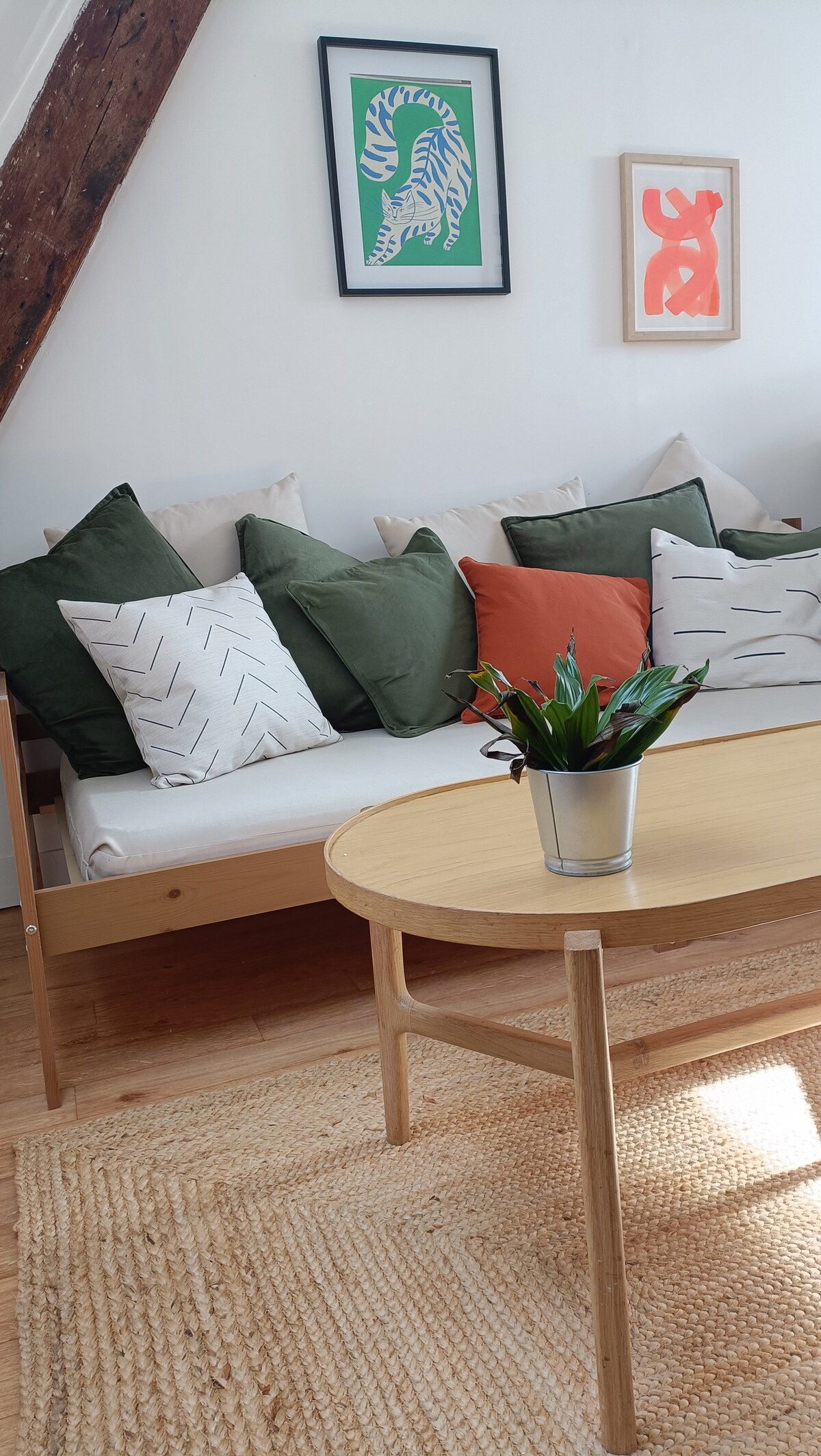 Top performing Airbnb: Cozy apartment in pedestrian center in Caen