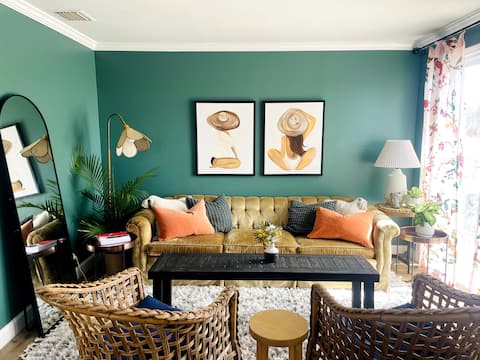 Top performing Airbnb: Boho by the Beach! in Crescent Beach