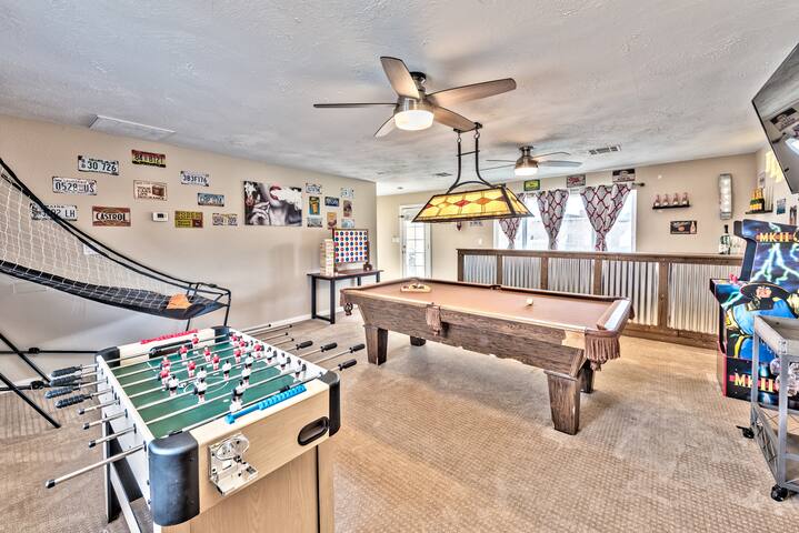 5 Stars 5BDR .5 ACR LOT Big Pool & Game Room! gallery image 5
