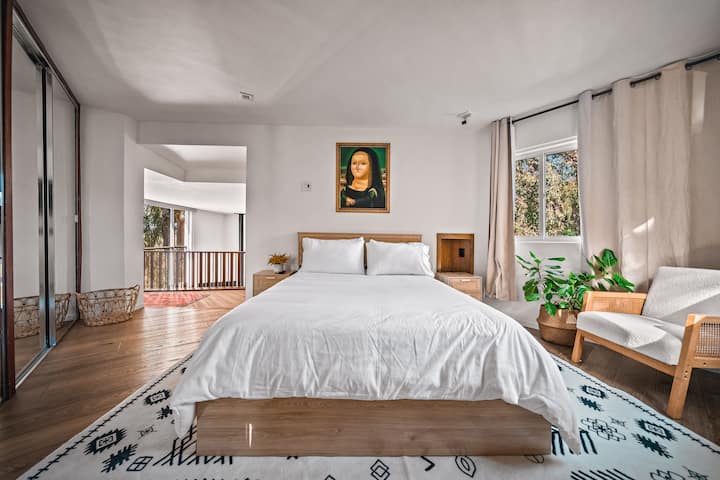 ماستر في الطابق العلوي 