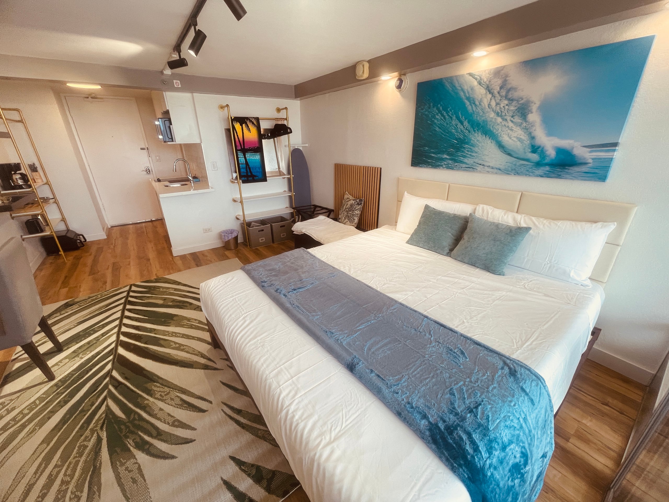 Oceanview modern upgrade King bed (IC3303) - Image 11