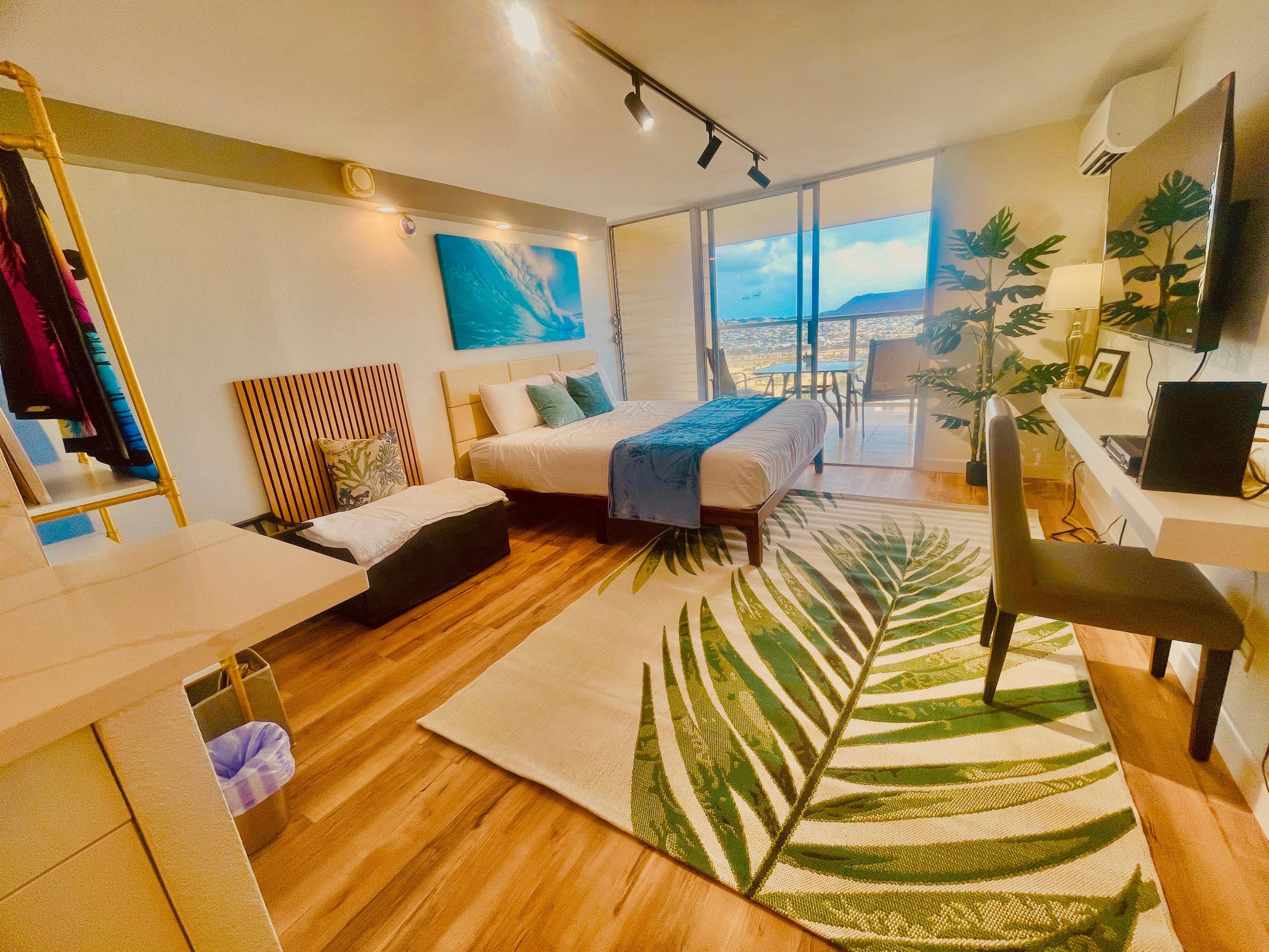 Oceanview modern upgrade King bed (IC3303) - Image 9