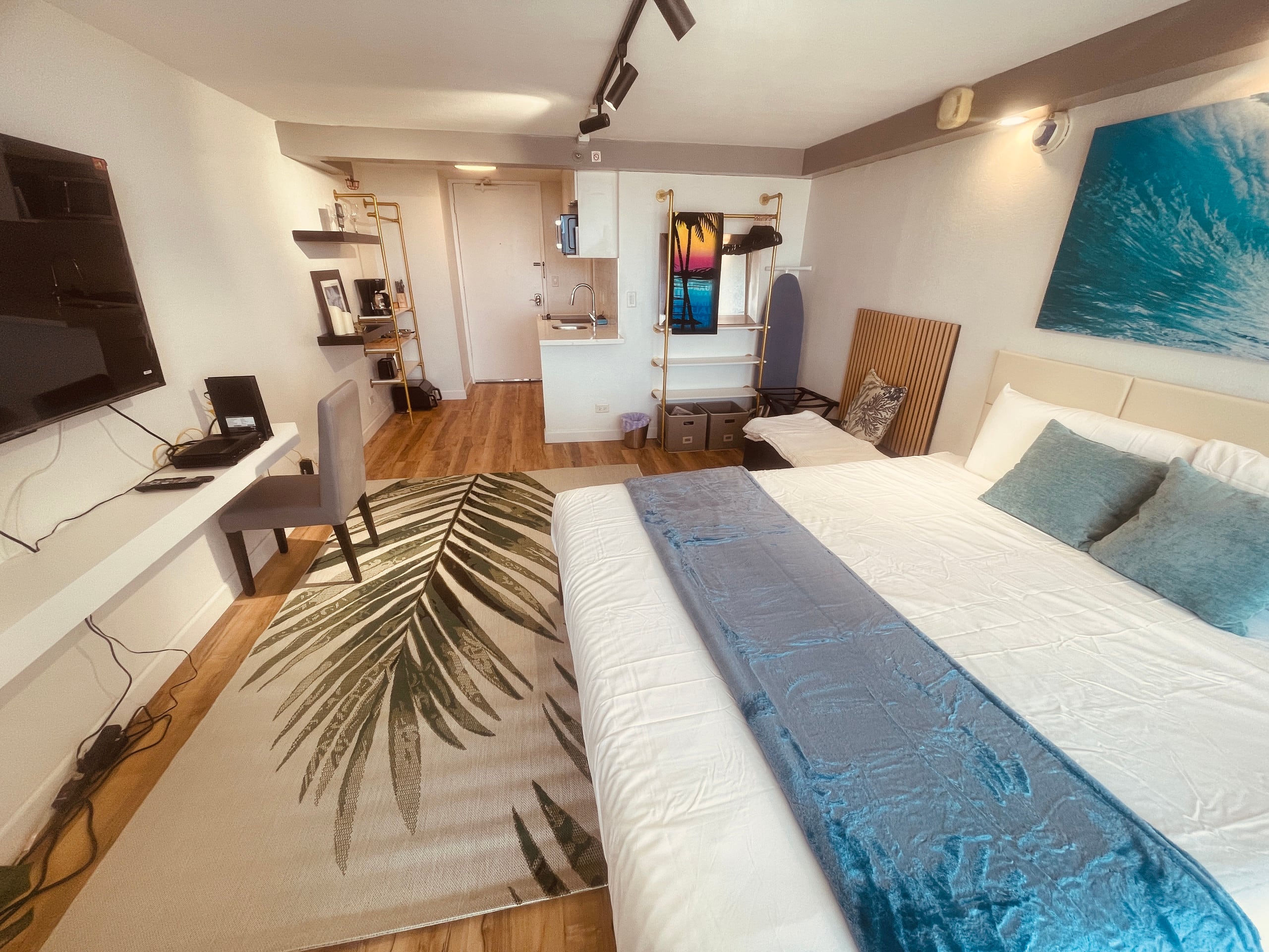 Oceanview modern upgrade King bed (IC3303) - Image 12